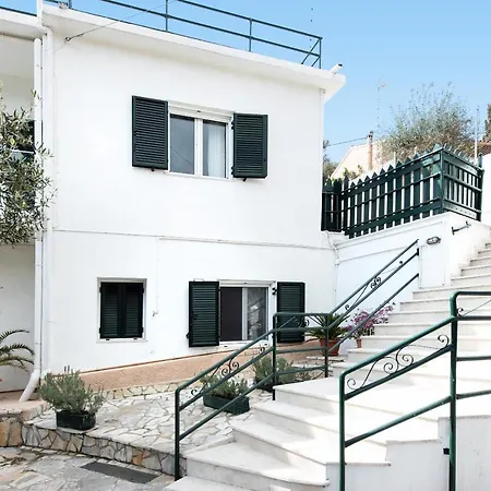 Daire Thalia's House *