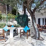 Thalia's House Апартаменты *
